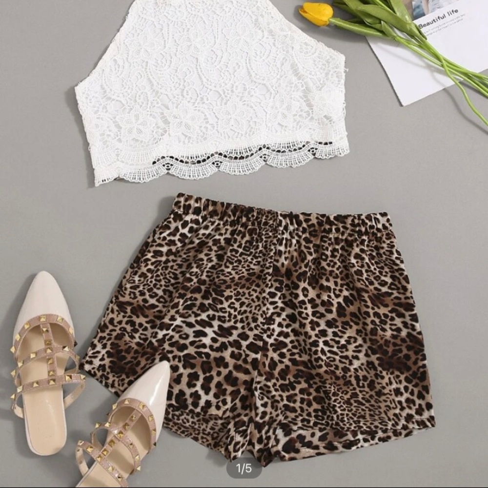 Lace halter top with Leopard shorts Set - Picture 2 of 2